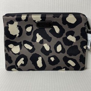 MARC BY MARC JACOBS
Neoprene Leopard Grey iPad Case